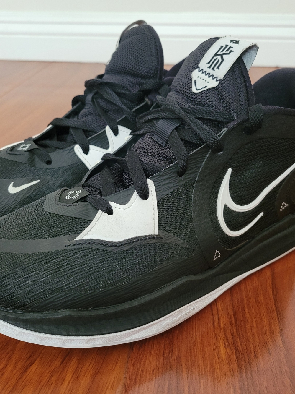 Nike Men’s Black White Basketball Shoes
